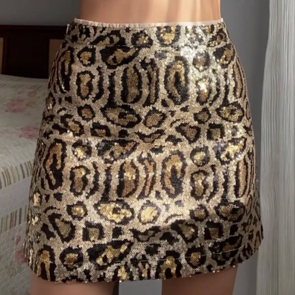 NWT MID WAIST SEQUIN SNAKE/LEOPARD PRINT ZIPPER MINI SKIRT